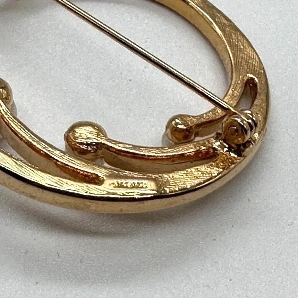 Vintage Monet Gold Tone Circle Brooch Pin Faux Pearl Modernist Design‎ Jewelry